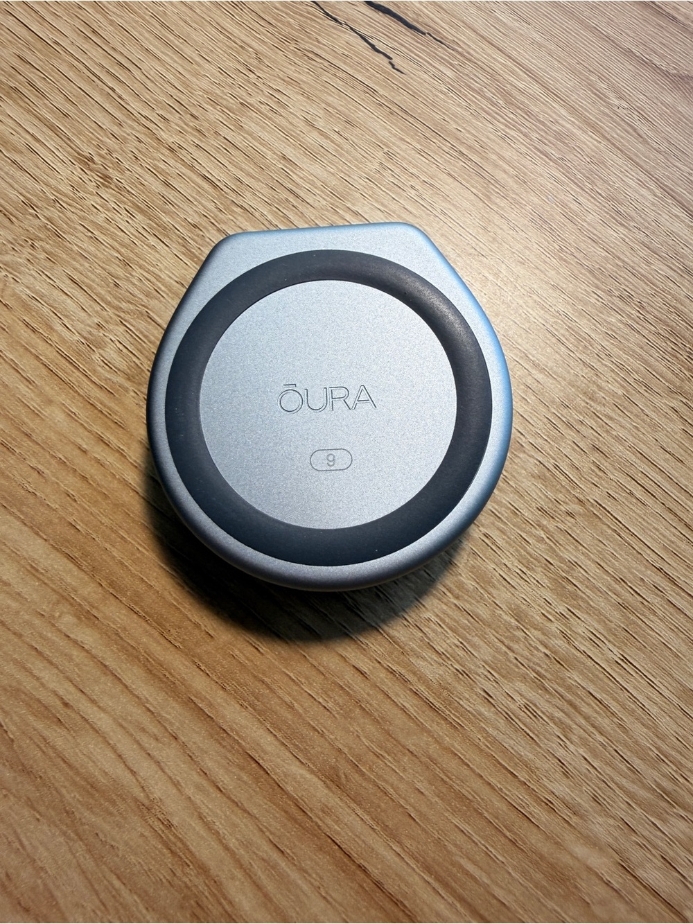 Silver Round Compact Case - Picture 2 of 4